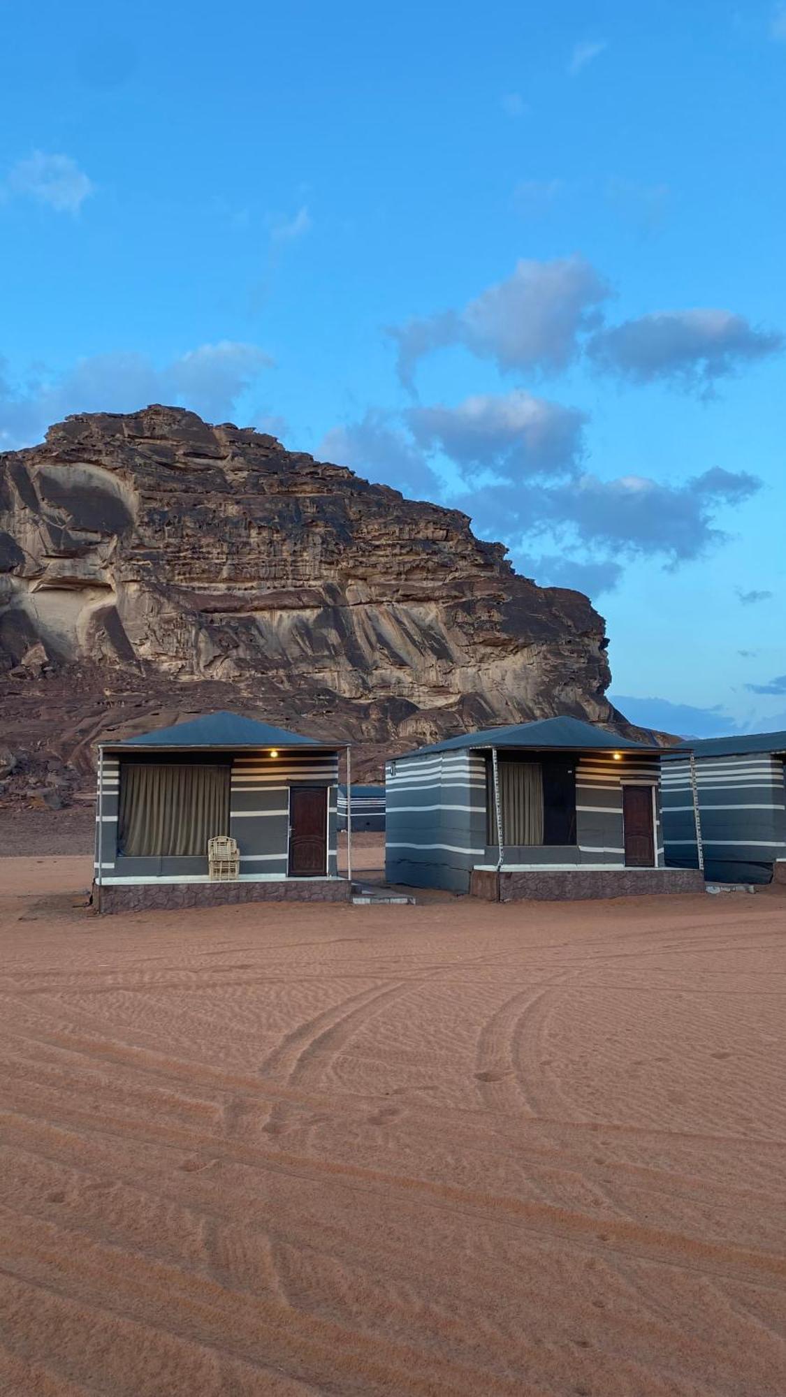Wadi Rum Noor Camp Ngoại thất bức ảnh